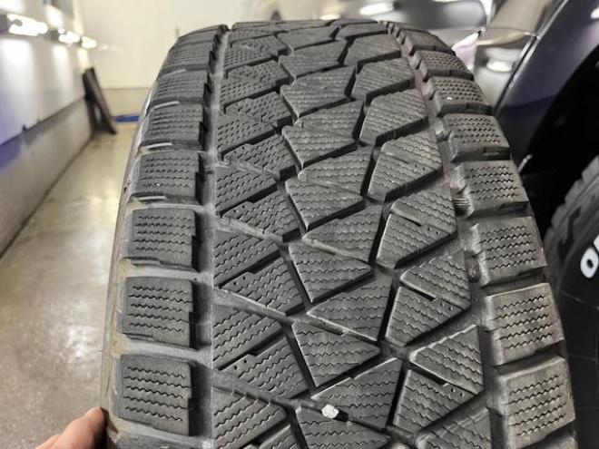 パジェロロングスーパーエクシード　本州仕入　寒冷地仕様　ダブルバッテリー　禁煙車　ディーゼルターボ　新品ＷＥＤＳキーラー１７ＡＷ＋新品ＴＯＹＯホワイトレタータイヤ　純正１７ＡＷ＋スタッドレスタイヤ付　新品ＪＡＯＳブラックマッドガード　純正ナビ（フルセグ地デジ　ＤＶＤ再生　Ｂｌｕｅｔｏｏｔｈ）＋バックカメラ　ロックフォードサウンド　純正レザーシート　クルーズコントロール　両席シートヒーター　エンジンスターター　リアヒーター　横滑り防止装置　盗難防止装置　１００Ｖ電源　ＨＩＤ　ＥＴＣ 4WD 3200 5Dr