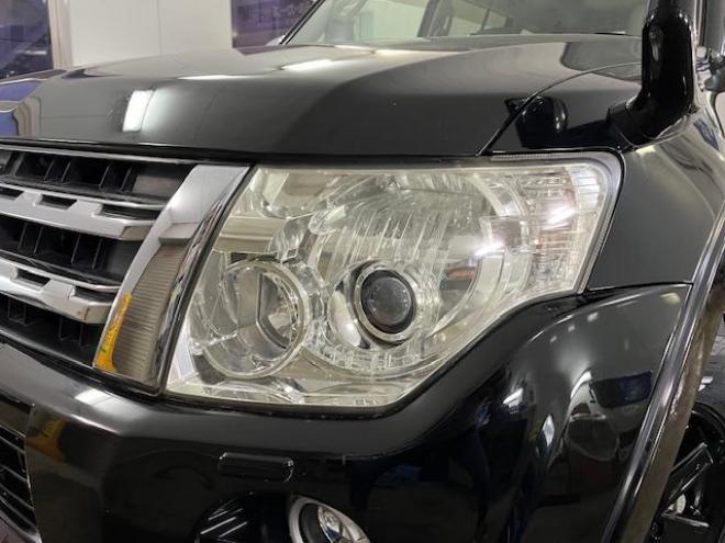 パジェロロングスーパーエクシード　本州仕入　寒冷地仕様　ダブルバッテリー　禁煙車　ディーゼルターボ　新品ＷＥＤＳキーラー１７ＡＷ＋新品ＴＯＹＯホワイトレタータイヤ　純正１７ＡＷ＋スタッドレスタイヤ付　新品ＪＡＯＳブラックマッドガード　純正ナビ（フルセグ地デジ　ＤＶＤ再生　Ｂｌｕｅｔｏｏｔｈ）＋バックカメラ　ロックフォードサウンド　純正レザーシート　クルーズコントロール　両席シートヒーター　エンジンスターター　リアヒーター　横滑り防止装置　盗難防止装置　１００Ｖ電源　ＨＩＤ　ＥＴＣ 4WD 3200 5Dr