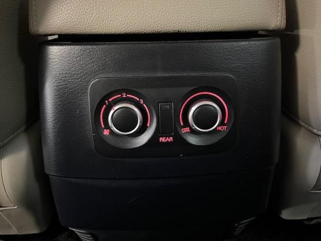 パジェロロングスーパーエクシード　本州仕入　寒冷地仕様　ダブルバッテリー　禁煙車　ディーゼルターボ　新品ＷＥＤＳキーラー１７ＡＷ＋新品ＴＯＹＯホワイトレタータイヤ　純正１７ＡＷ＋スタッドレスタイヤ付　新品ＪＡＯＳブラックマッドガード　純正ナビ（フルセグ地デジ　ＤＶＤ再生　Ｂｌｕｅｔｏｏｔｈ）＋バックカメラ　ロックフォードサウンド　純正レザーシート　クルーズコントロール　両席シートヒーター　エンジンスターター　リアヒーター　横滑り防止装置　盗難防止装置　１００Ｖ電源　ＨＩＤ　ＥＴＣ 4WD 3200 5Dr