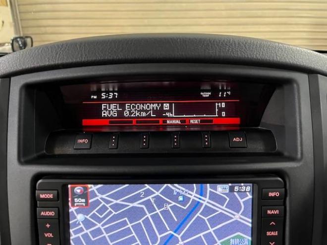パジェロロングスーパーエクシード　本州仕入　寒冷地仕様　ダブルバッテリー　禁煙車　ディーゼルターボ　新品ＷＥＤＳキーラー１７ＡＷ＋新品ＴＯＹＯホワイトレタータイヤ　純正１７ＡＷ＋スタッドレスタイヤ付　新品ＪＡＯＳブラックマッドガード　純正ナビ（フルセグ地デジ　ＤＶＤ再生　Ｂｌｕｅｔｏｏｔｈ）＋バックカメラ　ロックフォードサウンド　純正レザーシート　クルーズコントロール　両席シートヒーター　エンジンスターター　リアヒーター　横滑り防止装置　盗難防止装置　１００Ｖ電源　ＨＩＤ　ＥＴＣ 4WD 3200 5Dr