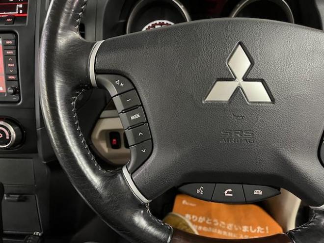 パジェロロングスーパーエクシード　本州仕入　寒冷地仕様　ダブルバッテリー　禁煙車　ディーゼルターボ　新品ＷＥＤＳキーラー１７ＡＷ＋新品ＴＯＹＯホワイトレタータイヤ　純正１７ＡＷ＋スタッドレスタイヤ付　新品ＪＡＯＳブラックマッドガード　純正ナビ（フルセグ地デジ　ＤＶＤ再生　Ｂｌｕｅｔｏｏｔｈ）＋バックカメラ　ロックフォードサウンド　純正レザーシート　クルーズコントロール　両席シートヒーター　エンジンスターター　リアヒーター　横滑り防止装置　盗難防止装置　１００Ｖ電源　ＨＩＤ　ＥＴＣ 4WD 3200 5Dr