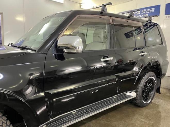 パジェロロングスーパーエクシード　本州仕入　寒冷地仕様　ダブルバッテリー　禁煙車　ディーゼルターボ　新品ＷＥＤＳキーラー１７ＡＷ＋新品ＴＯＹＯホワイトレタータイヤ　純正１７ＡＷ＋スタッドレスタイヤ付　新品ＪＡＯＳブラックマッドガード　純正ナビ（フルセグ地デジ　ＤＶＤ再生　Ｂｌｕｅｔｏｏｔｈ）＋バックカメラ　ロックフォードサウンド　純正レザーシート　クルーズコントロール　両席シートヒーター　エンジンスターター　リアヒーター　横滑り防止装置　盗難防止装置　１００Ｖ電源　ＨＩＤ　ＥＴＣ 4WD 3200 5Dr