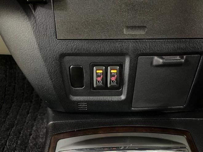 パジェロロングスーパーエクシード　本州仕入　寒冷地仕様　ダブルバッテリー　禁煙車　ディーゼルターボ　新品ＷＥＤＳキーラー１７ＡＷ＋新品ＴＯＹＯホワイトレタータイヤ　純正１７ＡＷ＋スタッドレスタイヤ付　新品ＪＡＯＳブラックマッドガード　純正ナビ（フルセグ地デジ　ＤＶＤ再生　Ｂｌｕｅｔｏｏｔｈ）＋バックカメラ　ロックフォードサウンド　純正レザーシート　クルーズコントロール　両席シートヒーター　エンジンスターター　リアヒーター　横滑り防止装置　盗難防止装置　１００Ｖ電源　ＨＩＤ　ＥＴＣ 4WD 3200 5Dr