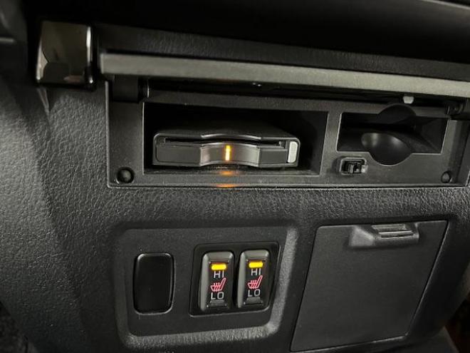 パジェロロングスーパーエクシード　本州仕入　寒冷地仕様　ダブルバッテリー　禁煙車　ディーゼルターボ　新品ＷＥＤＳキーラー１７ＡＷ＋新品ＴＯＹＯホワイトレタータイヤ　純正１７ＡＷ＋スタッドレスタイヤ付　新品ＪＡＯＳブラックマッドガード　純正ナビ（フルセグ地デジ　ＤＶＤ再生　Ｂｌｕｅｔｏｏｔｈ）＋バックカメラ　ロックフォードサウンド　純正レザーシート　クルーズコントロール　両席シートヒーター　エンジンスターター　リアヒーター　横滑り防止装置　盗難防止装置　１００Ｖ電源　ＨＩＤ　ＥＴＣ 4WD 3200 5Dr