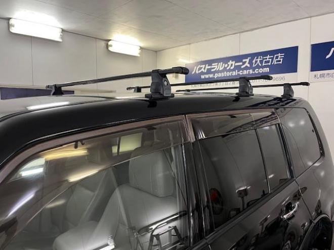 パジェロロングスーパーエクシード　本州仕入　寒冷地仕様　ダブルバッテリー　禁煙車　ディーゼルターボ　新品ＷＥＤＳキーラー１７ＡＷ＋新品ＴＯＹＯホワイトレタータイヤ　純正１７ＡＷ＋スタッドレスタイヤ付　新品ＪＡＯＳブラックマッドガード　純正ナビ（フルセグ地デジ　ＤＶＤ再生　Ｂｌｕｅｔｏｏｔｈ）＋バックカメラ　ロックフォードサウンド　純正レザーシート　クルーズコントロール　両席シートヒーター　エンジンスターター　リアヒーター　横滑り防止装置　盗難防止装置　１００Ｖ電源　ＨＩＤ　ＥＴＣ 4WD 3200 5Dr