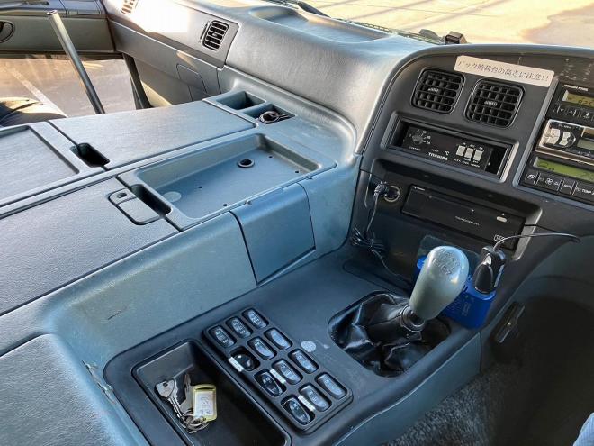 スーパーグレート中古　3軸低床大型ウィング　2デフ　大型トラック