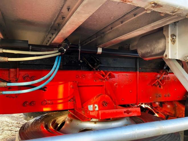 スーパーグレート中古　3軸低床大型ウィング　2デフ　大型トラック