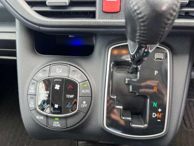 ヴォクシー2.0 ZS ウェルキャブ サイドリフトアップシート車 脱着タイプ 電動式 4WD　キー一体型エンジンスターター　ナビ 2000