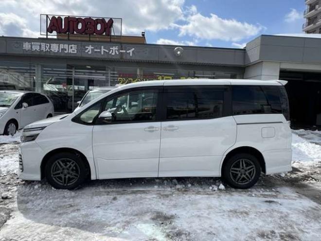 ヴォクシー2.0 ZS ウェルキャブ サイドリフトアップシート車 脱着タイプ 電動式 4WD　キー一体型エンジンスターター　ナビ 2000