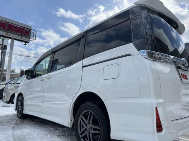 ヴォクシー2.0 ZS ウェルキャブ サイドリフトアップシート車 脱着タイプ 電動式 4WD　キー一体型エンジンスターター　ナビ 2000