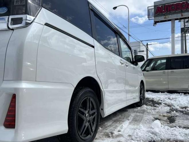 ヴォクシー2.0 ZS ウェルキャブ サイドリフトアップシート車 脱着タイプ 電動式 4WD　キー一体型エンジンスターター　ナビ 2000