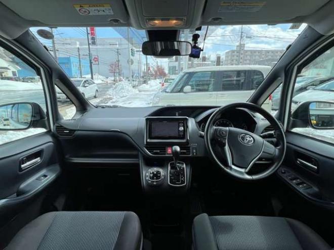 ヴォクシー2.0 ZS ウェルキャブ サイドリフトアップシート車 脱着タイプ 電動式 4WD　キー一体型エンジンスターター　ナビ 2000