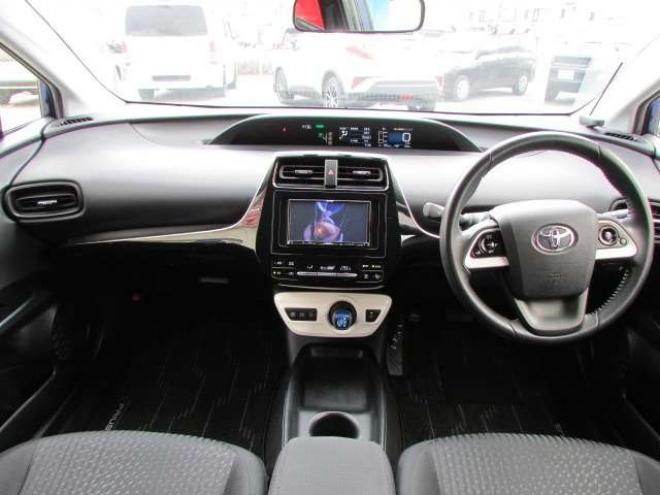 プリウス1.8 S E-Four 4WD　フルセグテレビ　エンジンスターター 1800
