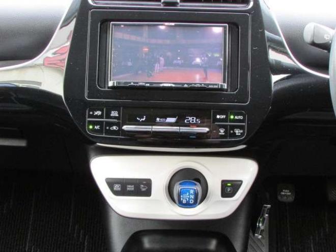 プリウス1.8 S E-Four 4WD　フルセグテレビ　エンジンスターター 1800