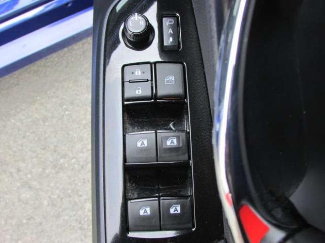 プリウス1.8 S E-Four 4WD　フルセグテレビ　エンジンスターター 1800