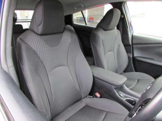 プリウス1.8 S E-Four 4WD　フルセグテレビ　エンジンスターター 1800