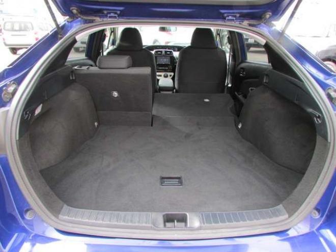 プリウス1.8 S E-Four 4WD　フルセグテレビ　エンジンスターター 1800