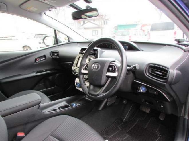 プリウス1.8 S E-Four 4WD　フルセグテレビ　エンジンスターター 1800