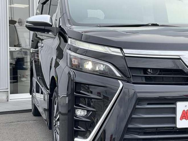 ヴォクシー2.0 ZS 煌 4WD　後期型　社外11インチナビTV　バックカメラ 2000