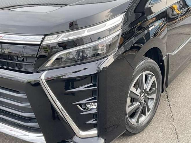ヴォクシー2.0 ZS 煌 4WD　後期型　社外11インチナビTV　バックカメラ 2000