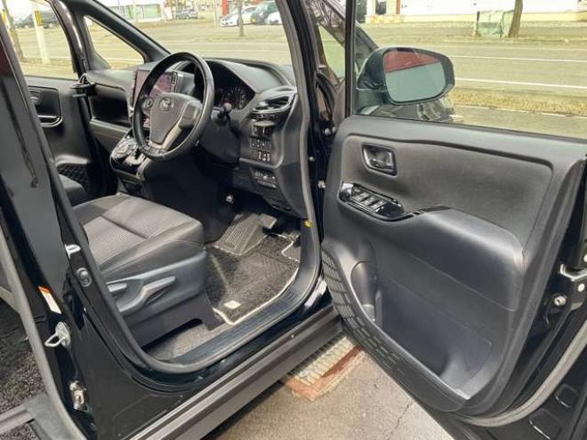 ヴォクシー2.0 ZS 煌 4WD　後期型　社外11インチナビTV　バックカメラ 2000