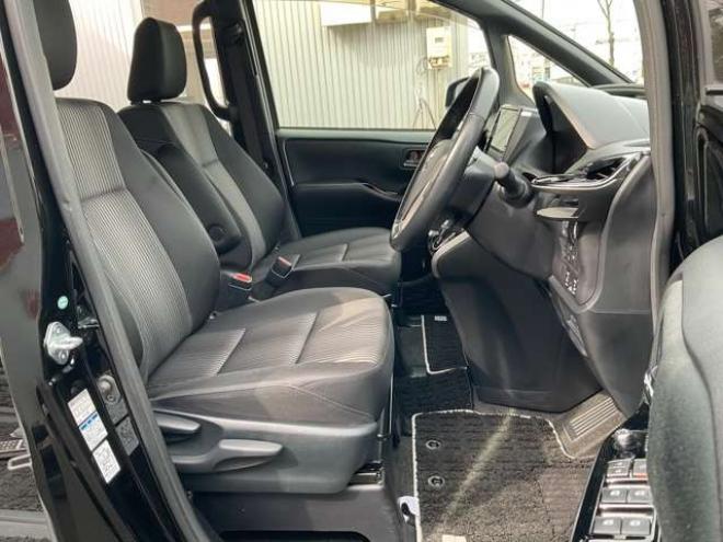 ヴォクシー2.0 ZS 煌 4WD　後期型　社外11インチナビTV　バックカメラ 2000