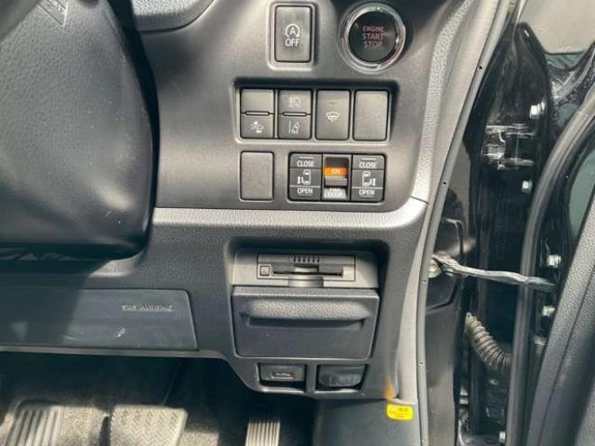 ヴォクシー2.0 ZS 煌 4WD　後期型　社外11インチナビTV　バックカメラ 2000