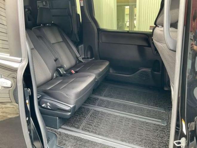 ヴォクシー2.0 ZS 煌 4WD　後期型　社外11インチナビTV　バックカメラ 2000