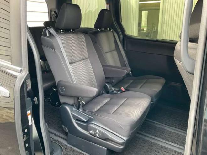 ヴォクシー2.0 ZS 煌 4WD　後期型　社外11インチナビTV　バックカメラ 2000