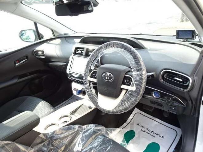 プリウス1.8 A E-Four 4WD　保証1年　サンルーフ　モデリスタエアロ 1800