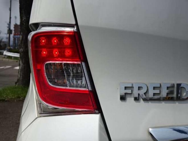 フリード1.5 G プレミアムエディション 4WD　本州車　保証1年 Wパワスラ　ナビ Bカメラ 1500