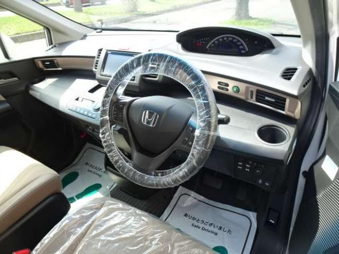 フリード1.5 G プレミアムエディション 4WD　本州車　保証1年 Wパワスラ　ナビ Bカメラ 1500