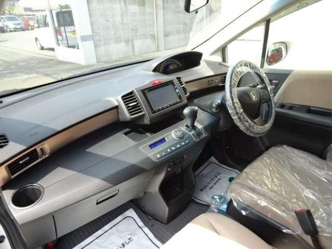 フリード1.5 G プレミアムエディション 4WD　本州車　保証1年 Wパワスラ　ナビ Bカメラ 1500