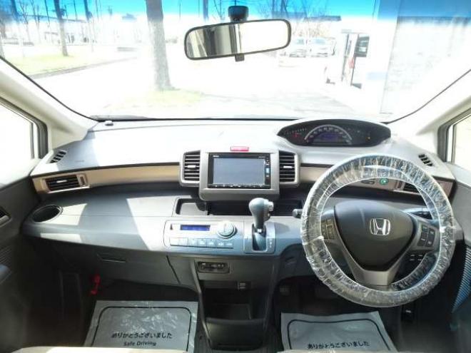 フリード1.5 G プレミアムエディション 4WD　本州車　保証1年 Wパワスラ　ナビ Bカメラ 1500
