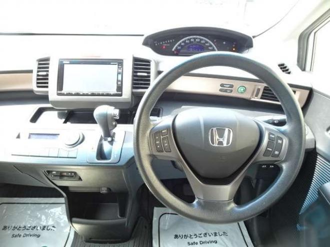 フリード1.5 G プレミアムエディション 4WD　本州車　保証1年 Wパワスラ　ナビ Bカメラ 1500
