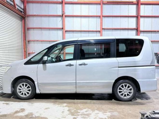 セレナ2.0 ライダー Jパッケージ 4WD　下廻防錆TVナビ後席モニターETC 2000
