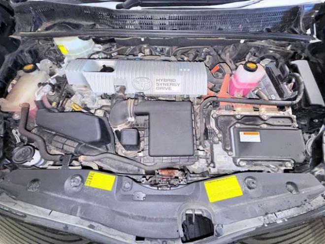 プリウス1.8 S　下廻防錆TVナビBカメ 2WD 1800