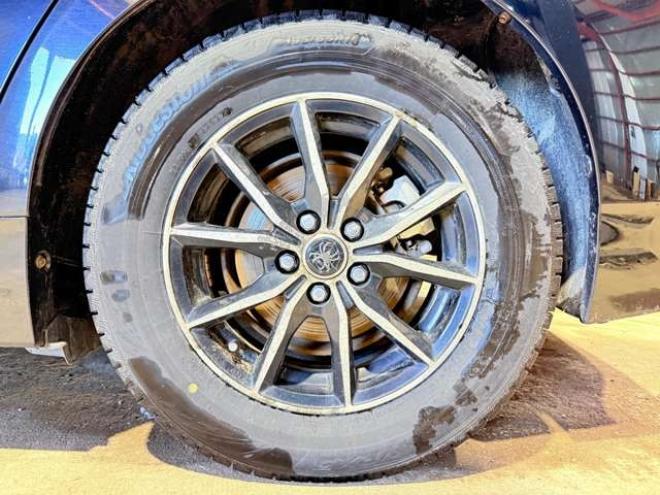 プリウス1.8 S　下廻防錆TVナビBカメ 2WD 1800