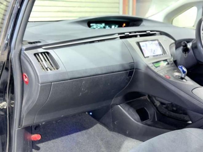 プリウス1.8 S　下廻防錆TVナビBカメ 2WD 1800