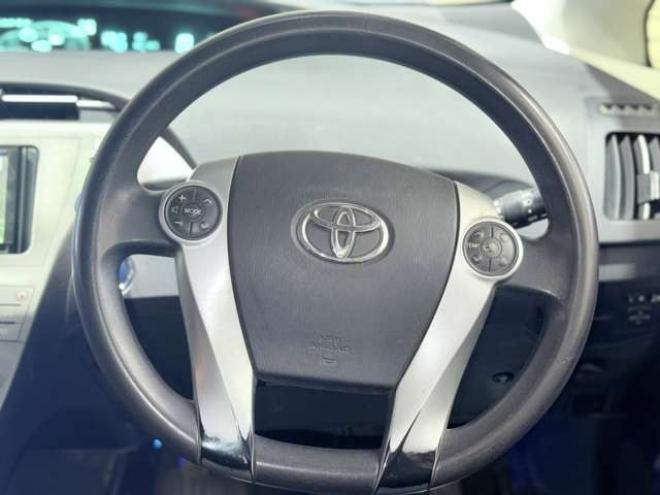プリウス1.8 S　下廻防錆TVナビBカメ 2WD 1800