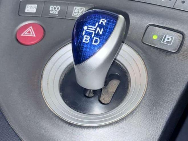 プリウス1.8 S　下廻防錆TVナビBカメ 2WD 1800