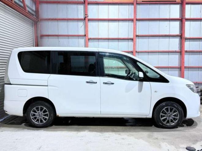 セレナ2.0 20X 4WD　下廻防錆ラジオCD 2000