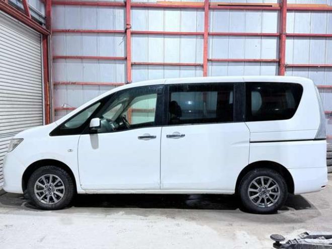 セレナ2.0 20X 4WD　下廻防錆ラジオCD 2000