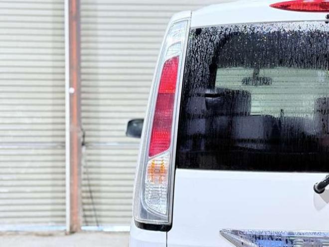 セレナ2.0 20X 4WD　下廻防錆ラジオCD 2000
