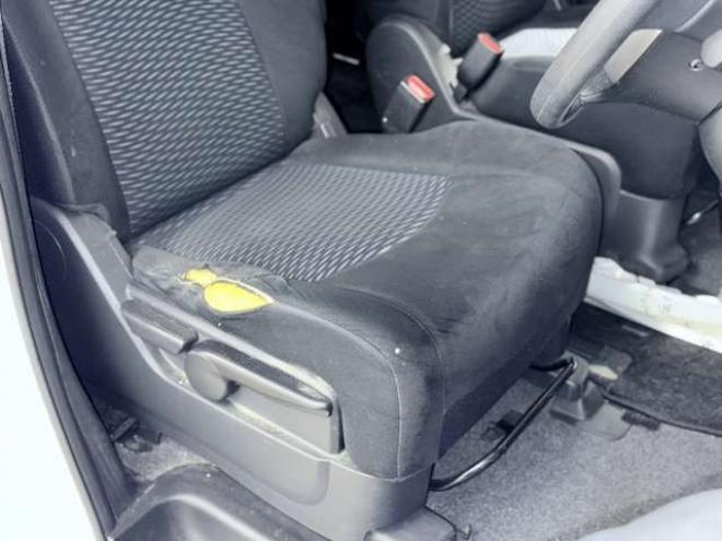 セレナ2.0 20X 4WD　下廻防錆ラジオCD 2000