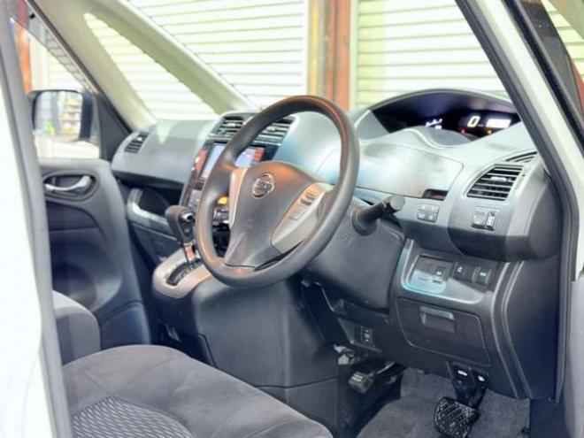 セレナ2.0 20X 4WD　下廻防錆TVナビBカメETCエンスタ 2000