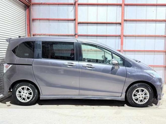 フリードハイブリッド1.5 ジャストセレクション　下廻防錆TVナビETC 2WD 1500