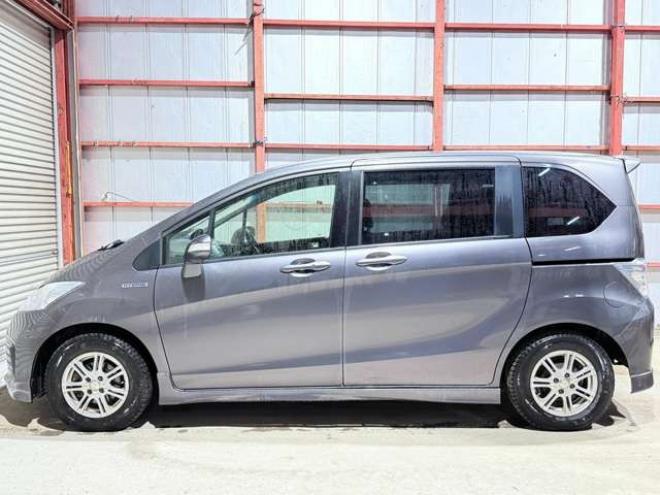フリードハイブリッド1.5 ジャストセレクション　下廻防錆TVナビETC 2WD 1500