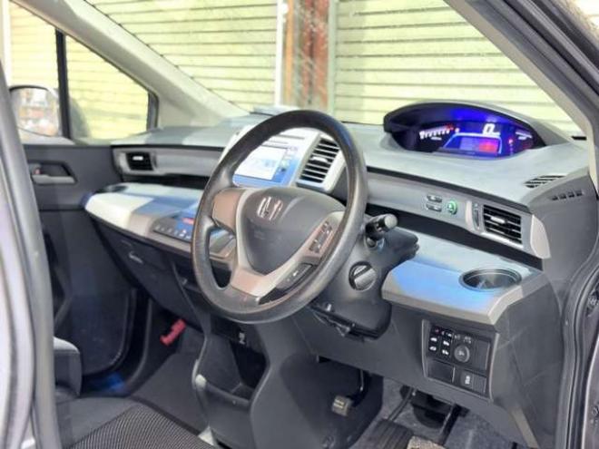 フリードハイブリッド1.5 ジャストセレクション　下廻防錆TVナビETC 2WD 1500