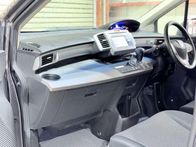 フリードハイブリッド1.5 ジャストセレクション　下廻防錆TVナビETC 2WD 1500